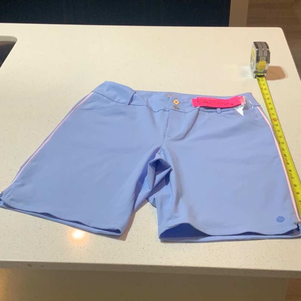 NWT ferformance designed and moisture wicking and 50+ upf 50 + technology
